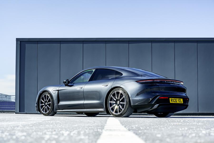  Porsche Taycan Turbo 2020 года  (UK) (фото 18 из 40)